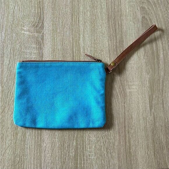 NWOT … “Stuck On You” Multi Purpose Bag With Wristlet - Picture 2 of 3